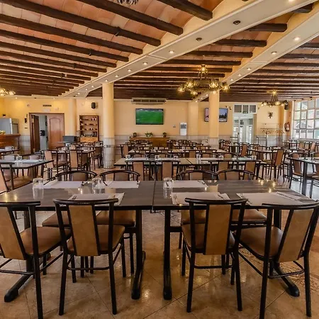 - Restaurante La Buena By Vivere Guest house Villalonquejar