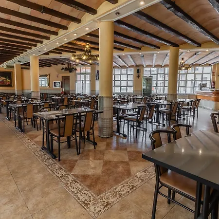 - Restaurante La Buena